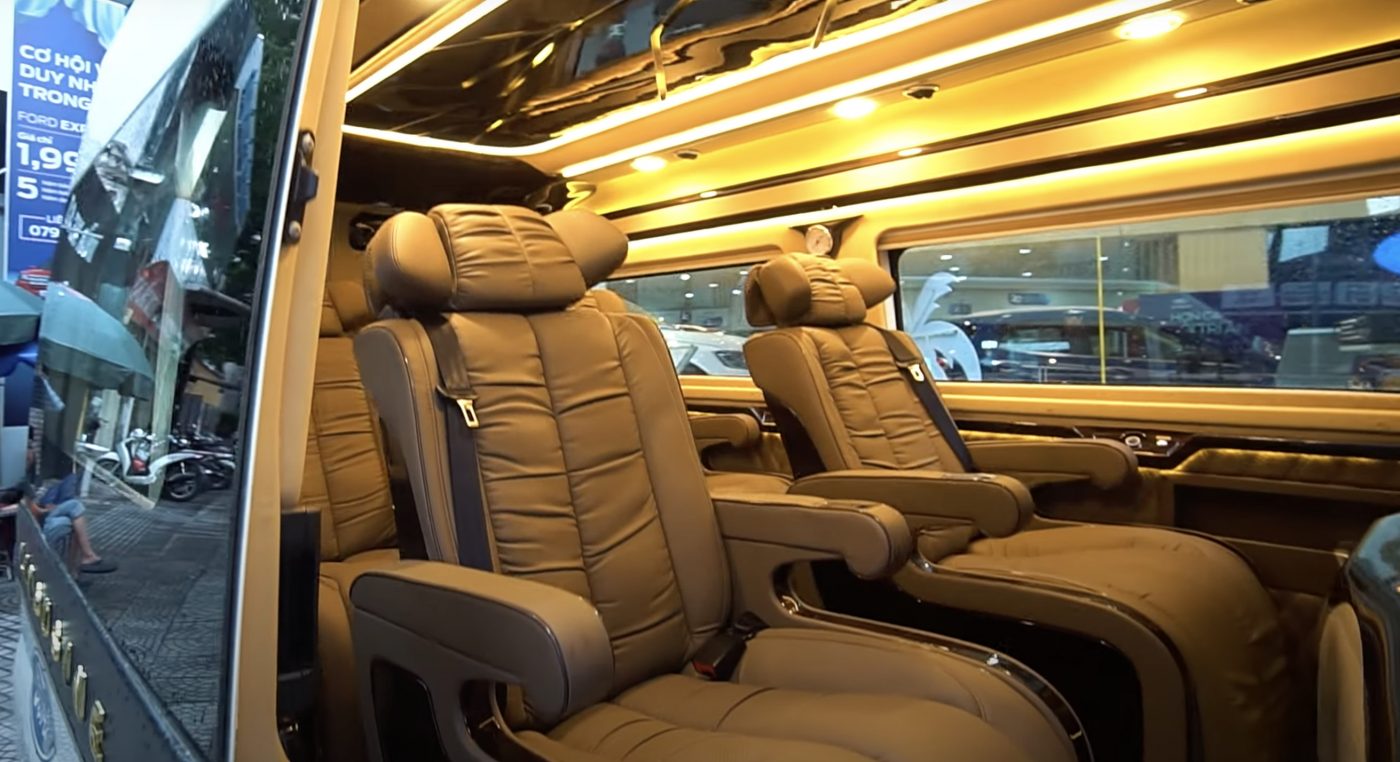 Độ ghế limousine xe Ford Transit