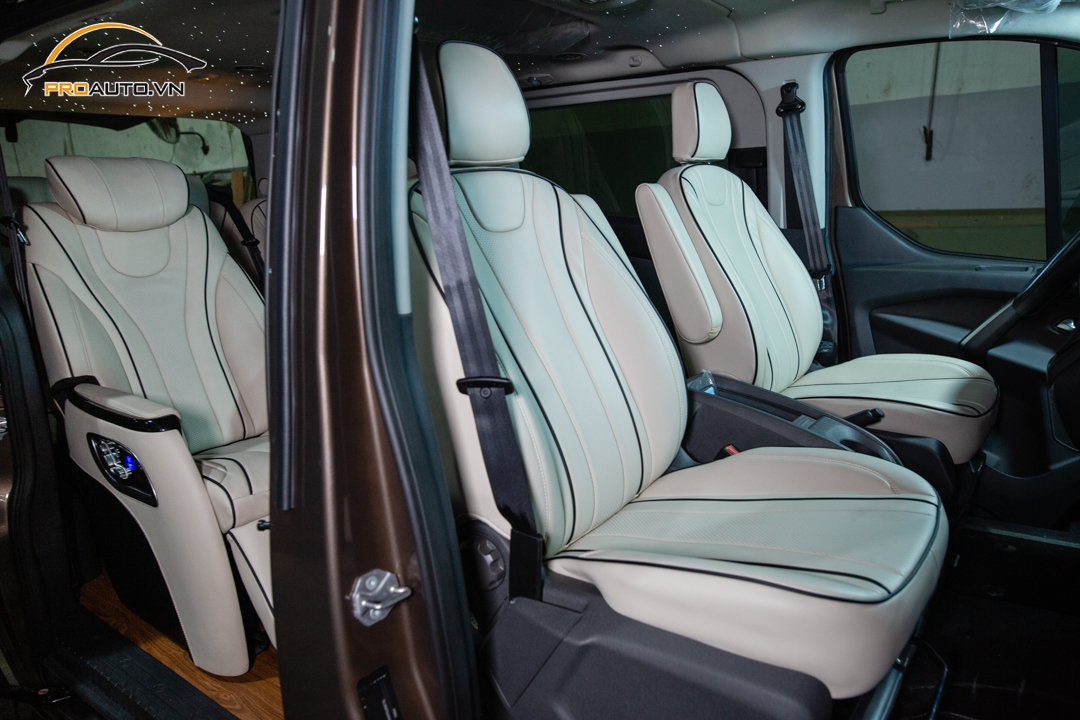 Độ ghế limousine xe Ford Tourneo