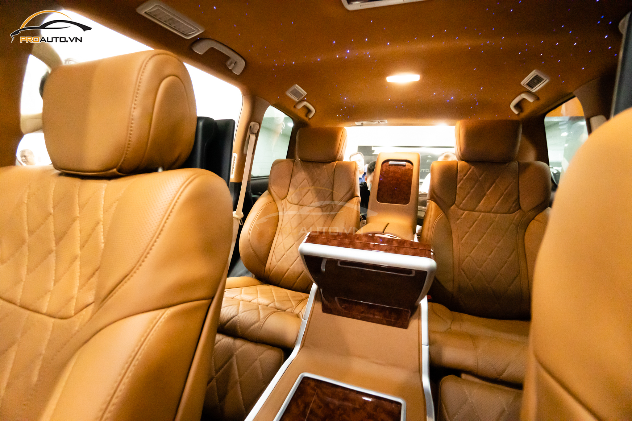Độ ghế limousine xe Toyota Alphard