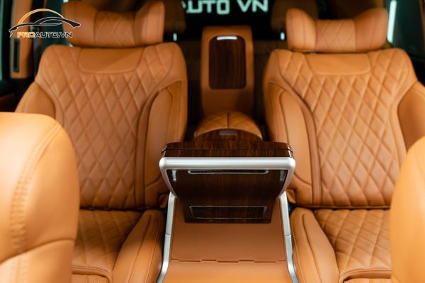 Độ ghế limousine xe Toyota Innova