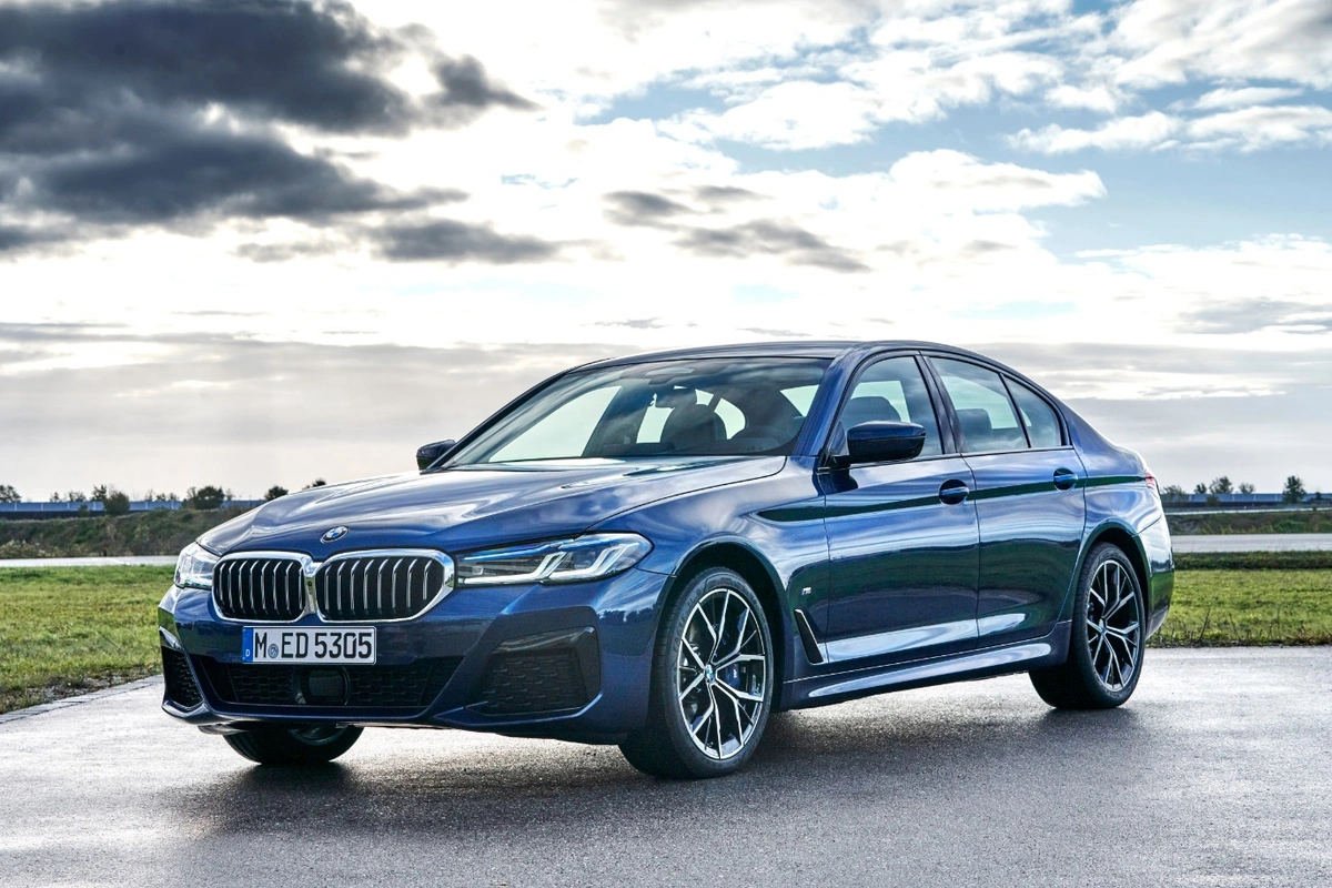 BMW 5-Series là cái tên nổi bật của phân khúc sedan hạng sang cỡ trung.