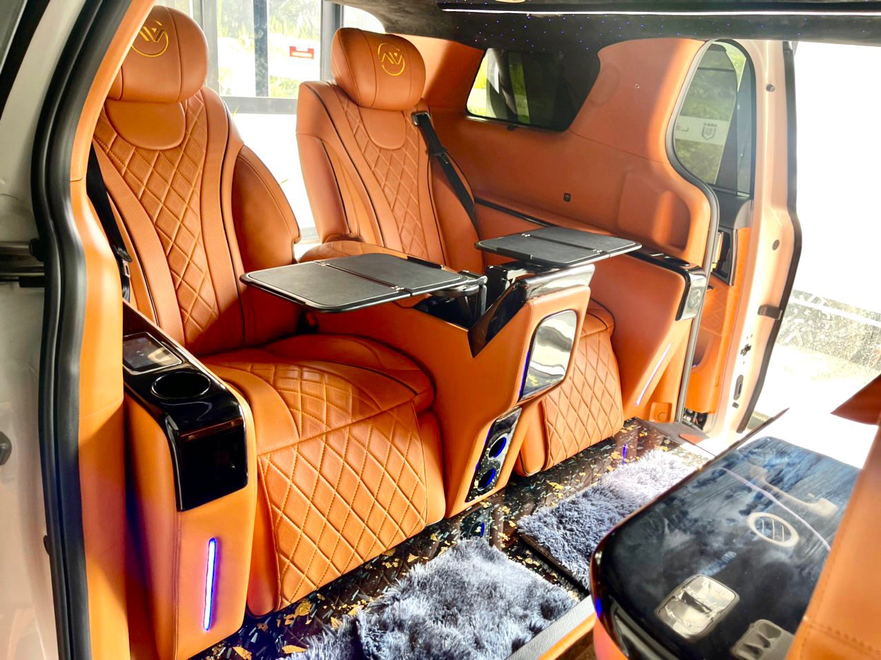Độ ghế Limousine gói royal cho xe ô tô