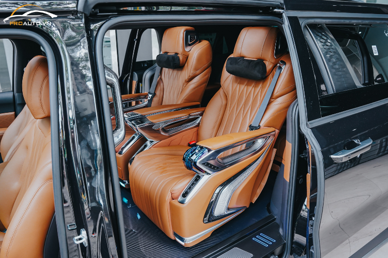 Độ ghế Limousine tại Hà Nội phiên bản Hongyi Crystal 4.0 Max